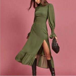 Reformation Galena Dress in Moss XS/0
Size Zero